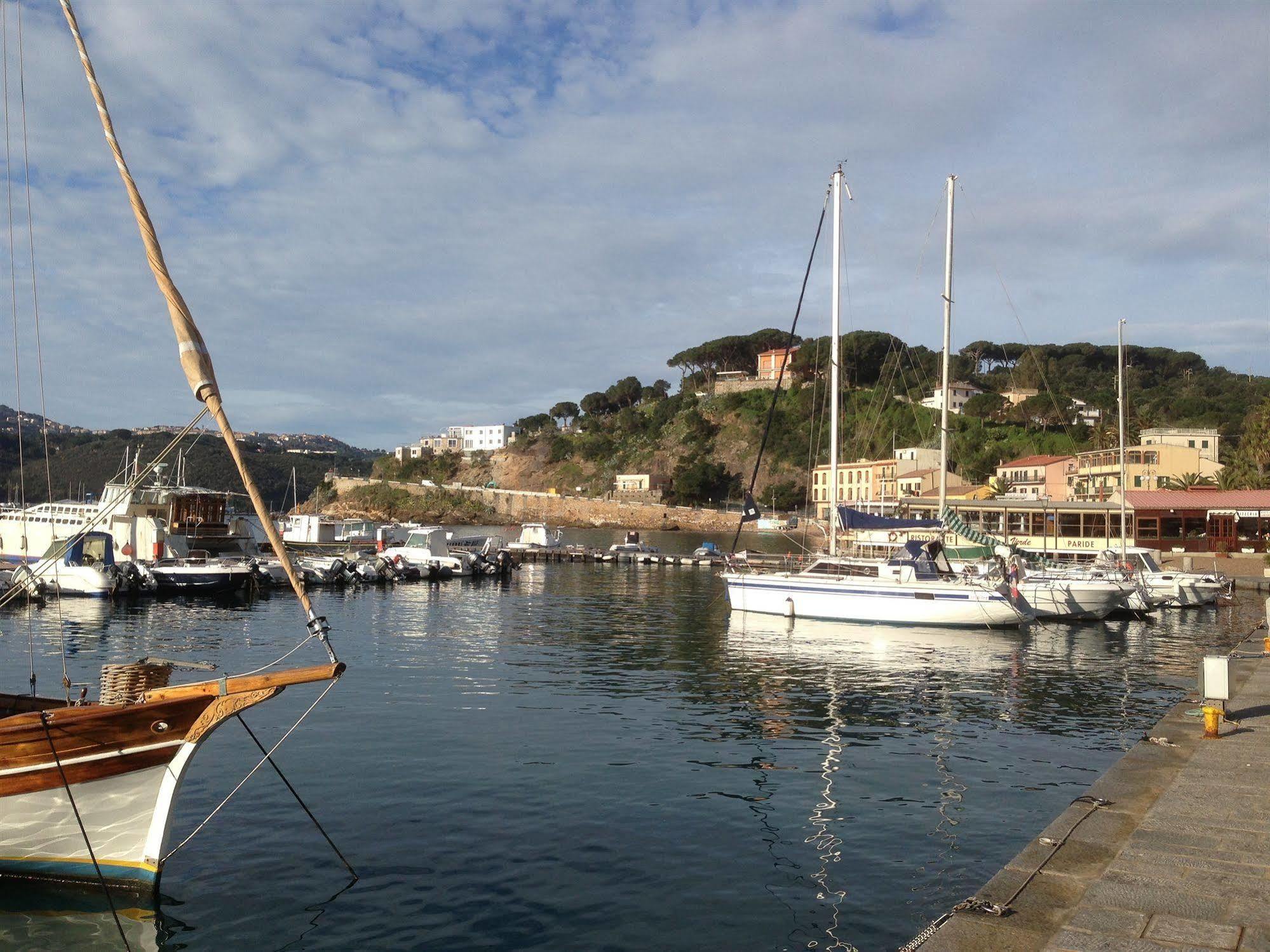 Affittacamere Vista Mare Porto Azzurro Exterior foto