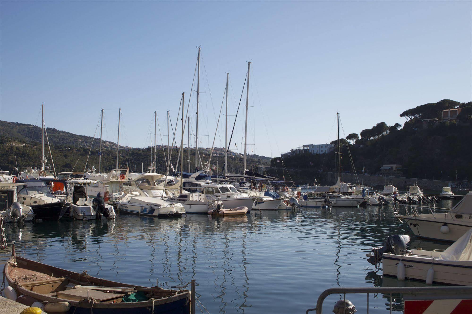 Affittacamere Vista Mare Porto Azzurro Exterior foto