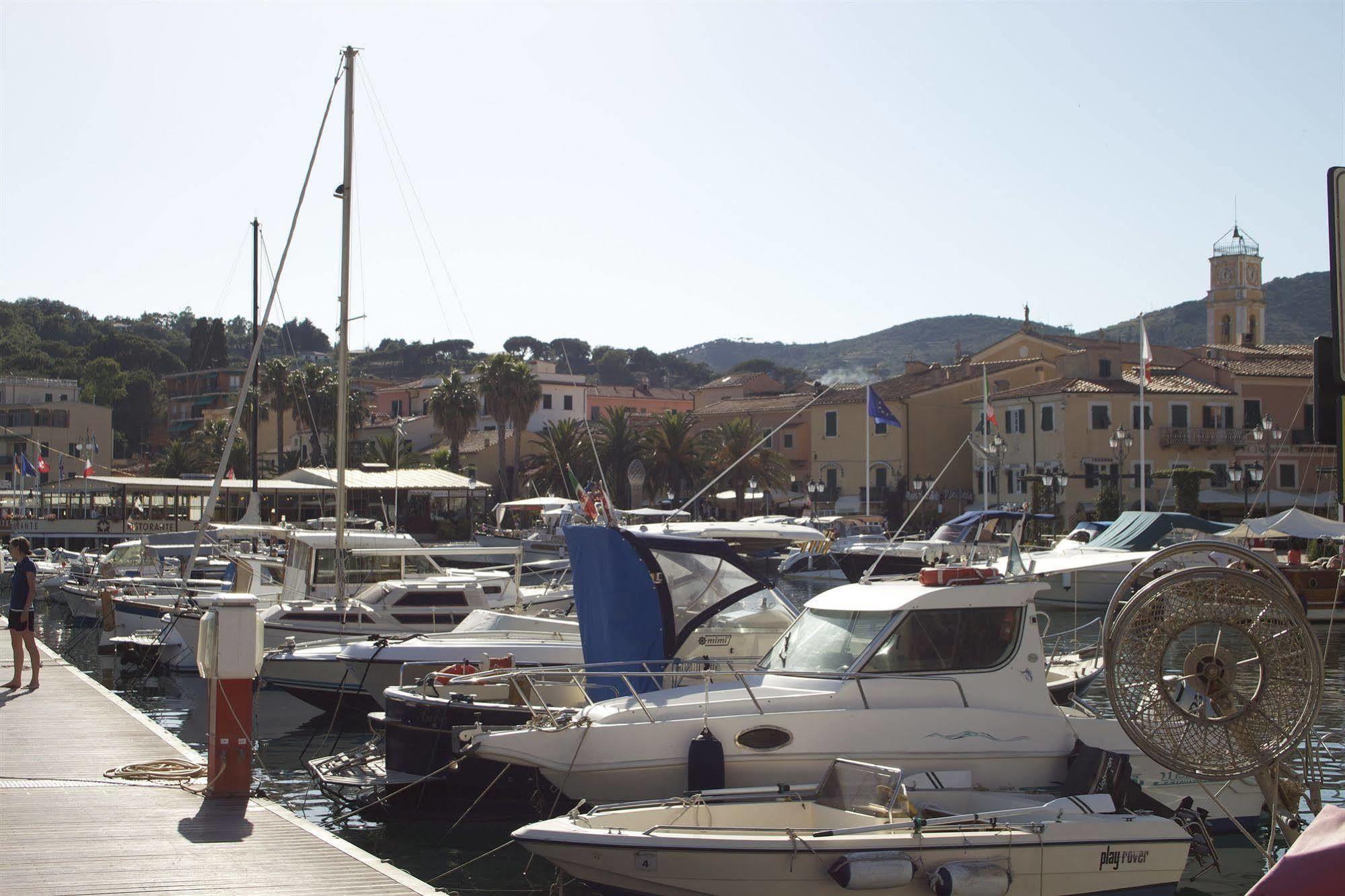 Affittacamere Vista Mare Porto Azzurro Exterior foto